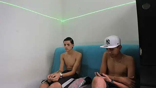 Snapshot of Latinos_2001 chatting on 15, 2, 2025 Latinos 2001 online show from 15, 2, 2025