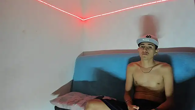 Snapshot of Latinos_2001 chatting on 16, 2, 2025 Latinos 2001 online show from 16, 2, 2025