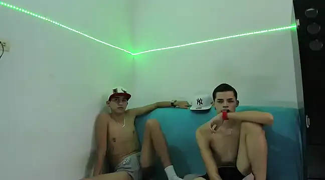 Snapshot of Latinos_2001 chatting on 16, 2, 2025 Latinos 2001 online show from 16, 2, 2025