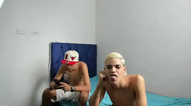 Snapshot of Latinos_2001 chatting on 17, 3, 2025 Latinos 2001 online show from 17, 3, 2025