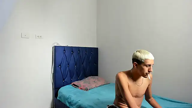 Snapshot of Latinos_2001 chatting on 20, 3, 2025 Latinos 2001 online show from 20, 3, 2025