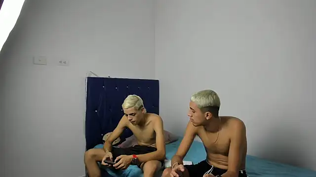 Snapshot of Latinos_2001 chatting on 20, 3, 2025 Latinos 2001 online show from 20, 3, 2025