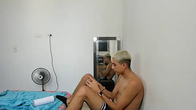 Snapshot of Latinos_2001 chatting on 22, 3, 2025 Latinos 2001 online show from 22, 3, 2025