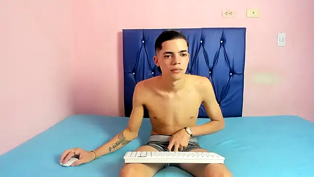 Snapshot of Latinos_2001 chatting on 5, 10, 2025 Latinos 2001 online show from 5, 10, 2025