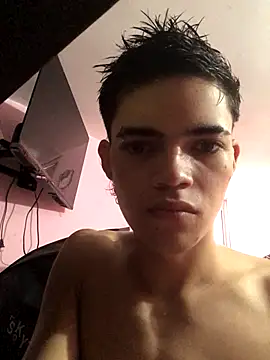 Snapshot of Latinos_2001 chatting on 28, 10, 2025 Latinos 2001 online show from 28, 10, 2025