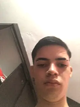 Snapshot of Latinos_2001 chatting on 6, 11, 2025 Latinos 2001 online show from 6, 11, 2025