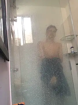 Snapshot of Latinos_2001 chatting on 8, 11, 2025 Latinos 2001 online show from 8, 11, 2025