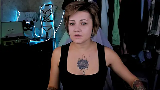 Snapshot of EvaBrownie chatting on 2, 10, 2025 EvaBrownie online show from 2, 10, 2025