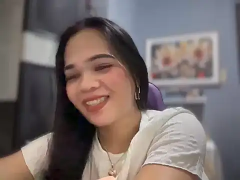 SophiaCourthaway online show from 12, 4, 2026