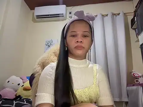 Snapshot of SophiaCourthaway chatting on 7, 7, 2026 SophiaCourthaway online show from 7, 7, 2026