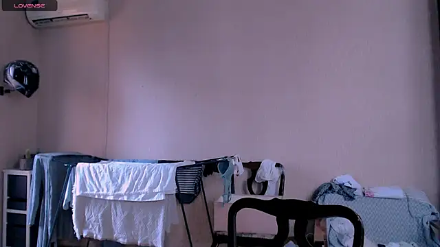 Snapshot of _Roselina_ chatting on 28, 9, 2025 Roselina online show from 28, 9, 2025
