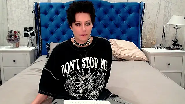 Snapshot of via_mayer_ chatting on 11, 6, 2026 via mayer online show from 11, 6, 2026