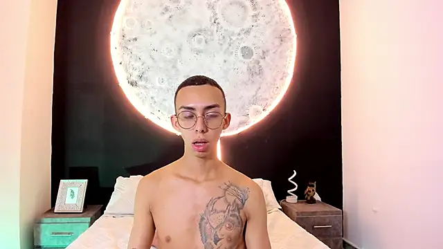 EthaanCox online show from 5, 3, 2025