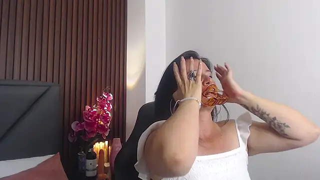 emmily taylor  online show from 2, 2, 2025