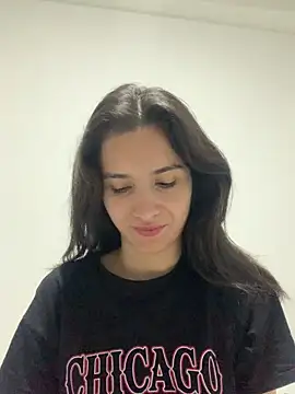 Bella still online show from 14, 9, 2025