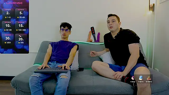 Snapshot of Cum_hunters chatting on 4, 2, 2025 Cum hunters online show from 4, 2, 2025