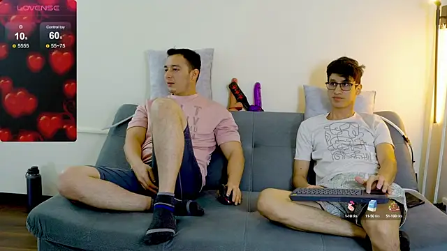 Snapshot of Cum_hunters chatting on 6, 2, 2025 Cum hunters online show from 6, 2, 2025