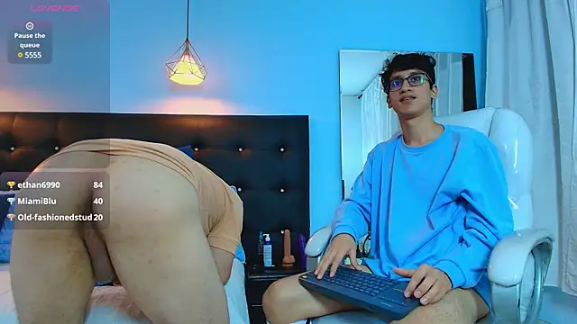 Snapshot of Cum_hunters chatting on 7, 3, 2025 Cum hunters online show from 7, 3, 2025