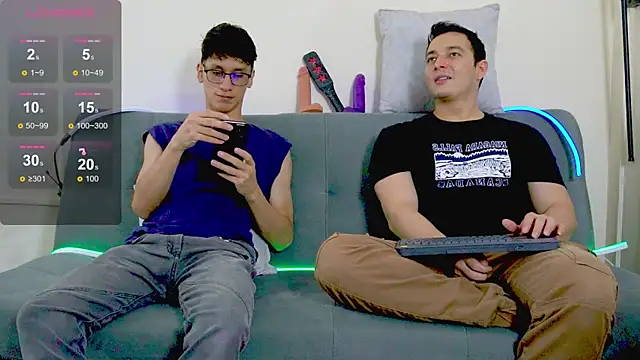 Snapshot of Cum_hunters chatting on 8, 3, 2025 Cum hunters online show from 8, 3, 2025