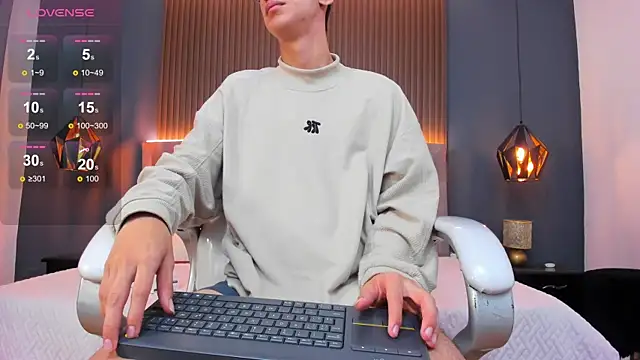 Snapshot of Cum_hunters chatting on 11, 9, 2025 Cum hunters online show from 11, 9, 2025