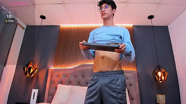 Snapshot of Cum_hunters chatting on 13, 9, 2025 Cum hunters online show from 13, 9, 2025