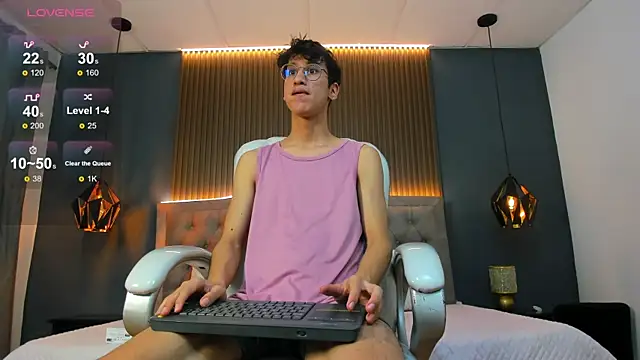 Snapshot of Cum_hunters chatting on 16, 9, 2025 Cum hunters online show from 16, 9, 2025