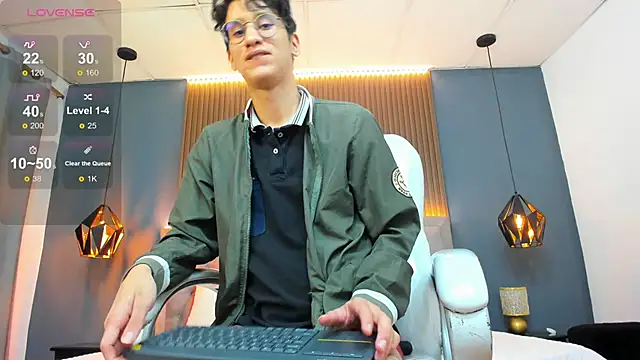 Snapshot of Cum_hunters chatting on 18, 9, 2025 Cum hunters online show from 18, 9, 2025