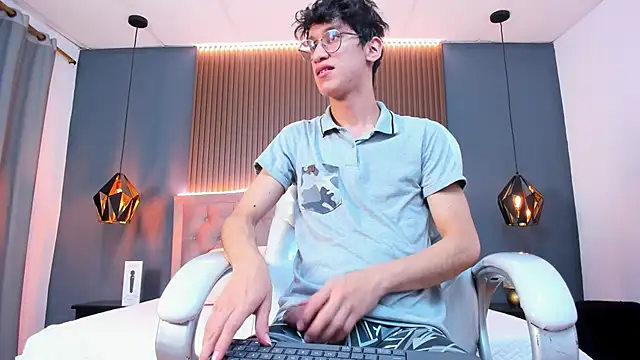 Snapshot of Cum_hunters chatting on 21, 9, 2025 Cum hunters online show from 21, 9, 2025