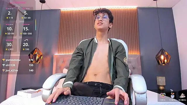 Snapshot of Cum_hunters chatting on 25, 9, 2025 Cum hunters online show from 25, 9, 2025