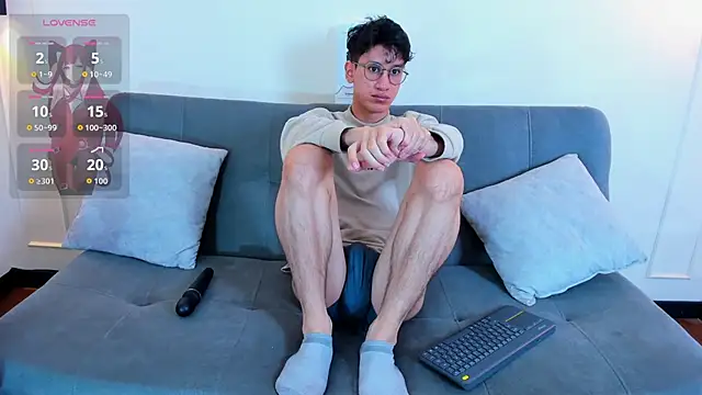 Snapshot of Cum_hunters chatting on 18, 10, 2025 Cum hunters online show from 18, 10, 2025