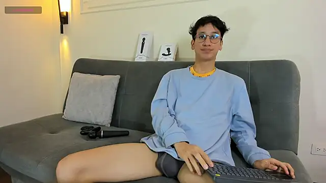 Snapshot of Cum_hunters chatting on 18, 11, 2025 Cum hunters online show from 18, 11, 2025