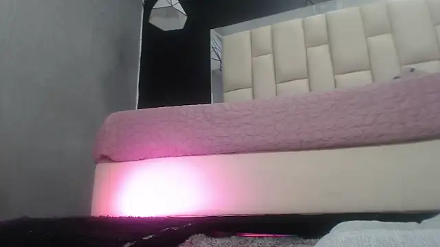 Auroraa miller online show from 15, 1, 2025