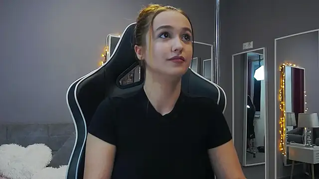 Snapshot of Eva_Lovvia_ chatting on 22, 1, 2025 Eva Lovvia online show from 22, 1, 2025