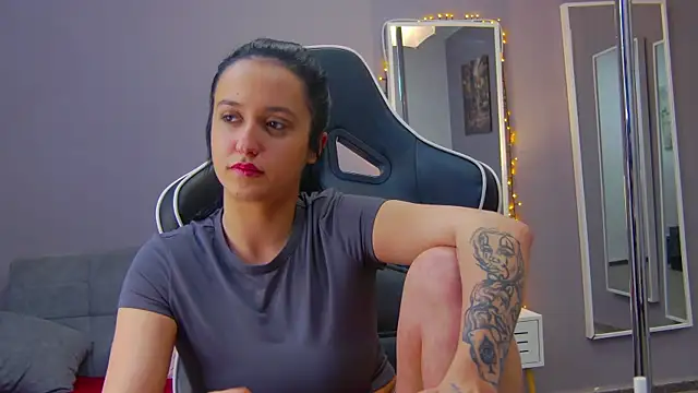 Snapshot of Eva_Lovvia_ chatting on 4, 2, 2025 Eva Lovvia online show from 4, 2, 2025