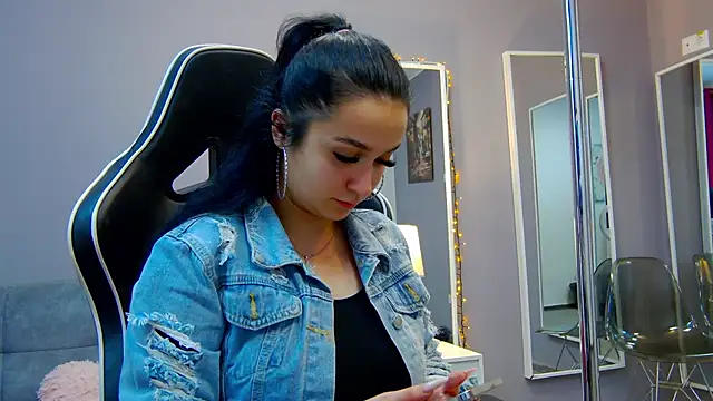 Snapshot of Eva_Lovvia_ chatting on 4, 3, 2025 Eva Lovvia online show from 4, 3, 2025