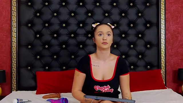 Snapshot of Eva_Lovvia_ chatting on 5, 11, 2025 Eva Lovvia online show from 5, 11, 2025