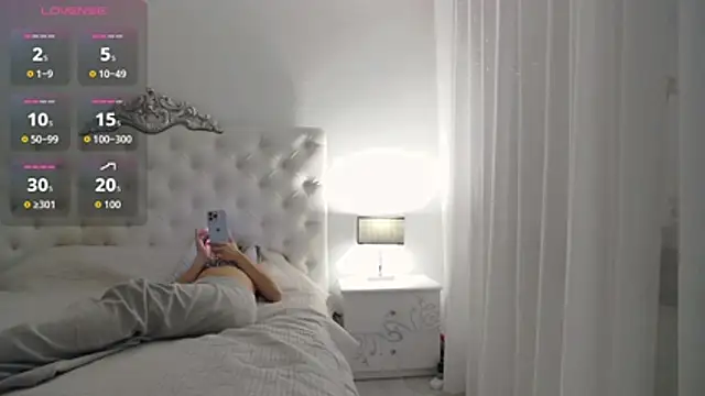 Snapshot of AlysiaBright chatting on 26, 2, 2026 AlysiaBright online show from 26, 2, 2026