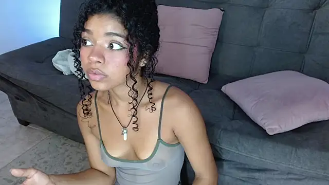 lucie petite online show from 22, 3, 2025