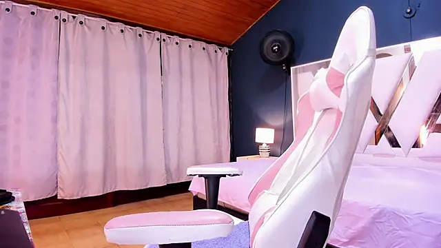 Snapshot of Alondra_Cutie chatting on 30, 1, 2025 Alondra Cutie online show from 30, 1, 2025