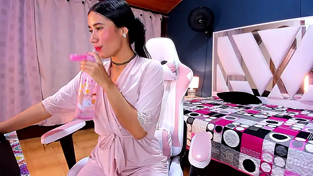 Snapshot of Alondra_Cutie chatting on 22, 2, 2025 Alondra Cutie online show from 22, 2, 2025