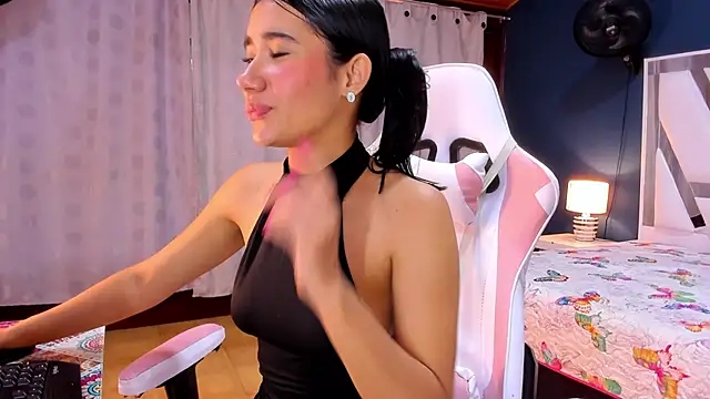 Snapshot of Alondra_Cutie chatting on 27, 2, 2025 Alondra Cutie online show from 27, 2, 2025