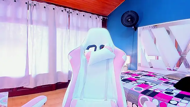 Snapshot of Alondra_Cutie chatting on 11, 3, 2025 Alondra Cutie online show from 11, 3, 2025