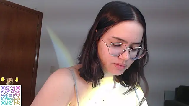 Snapshot of crystalll_room chatting on 20, 7, 2026 crystalll room online show from 20, 7, 2026