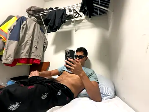 PerroDemonioHot online show from 12, 10, 2025