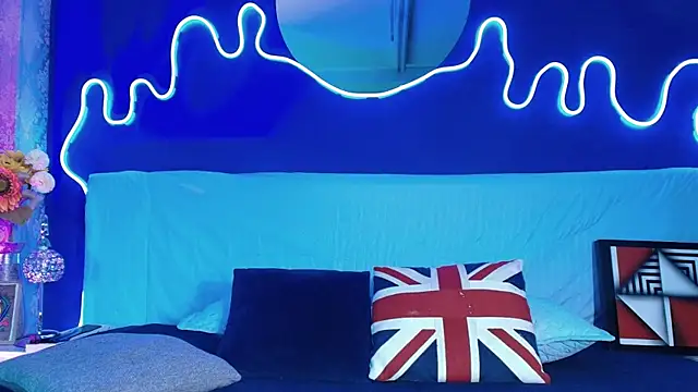 Snapshot of JeanneSabatier chatting on 15, 5, 2026 JeanneSabatier online show from 15, 5, 2026