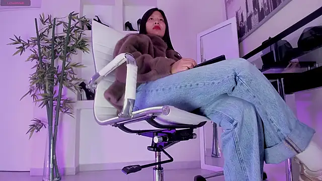 hannah howeell   online show from 26, 3, 2026