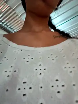 Zoe Sweett18 online show from 6, 11, 2025