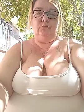 Snapshot of diosacurvy1984 chatting on 8, 6, 2026 diosacurvy1984 online show from 8, 6, 2026