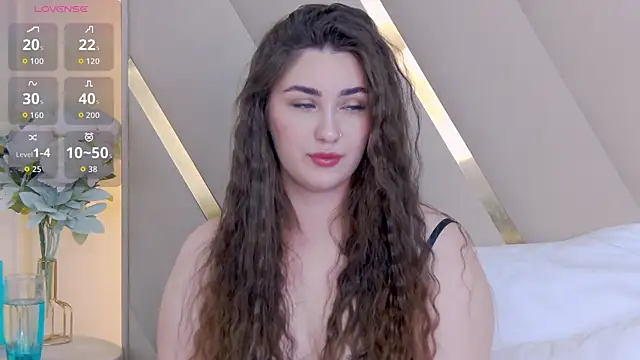 Snapshot of KiraBarlows chatting on 8, 10, 2025 KiraBarlows online show from 8, 10, 2025