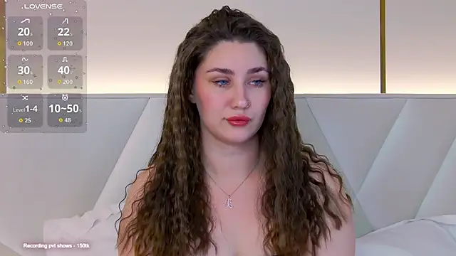 Snapshot of KiraBarlows chatting on 28, 10, 2025 KiraBarlows online show from 28, 10, 2025